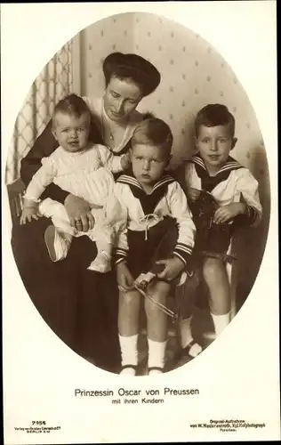 Ak Prinzessin Oskar von Preußen mit ihren Kindern
