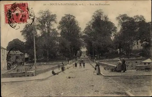Ak Doué la Fontaine Maine et Loire, Rue des Fontaines