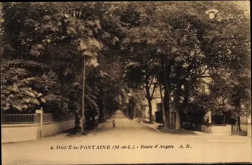 Ak Doué la Fontaine Maine et Loire, Route d'Angers