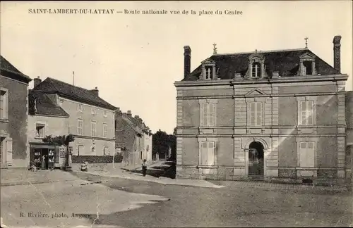 Ak St Lambert du Lattay Maine et Loire, Route nationale vue de la Place du Centre