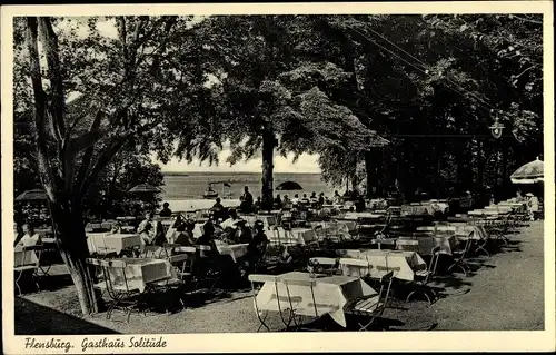 Ak Flensburg in Schleswig Holstein, Gasthaus Solitüde, Gartenpartie