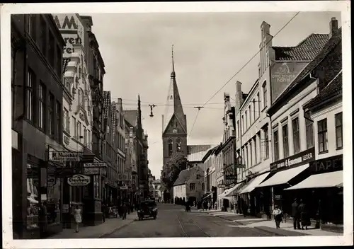 Ak Flensburg in Schleswig Holstein, Große Straße, Kirche, Herrenmoden R. Nuschke