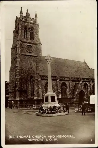 Ak Newport Isle of Wight South East England, St. Thomas Church and Memorial
