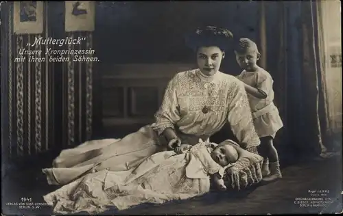 Ak Kronprinzessin Cecilie von Preußen mit ihrem jüngsten Söhnchen, Liersch 1923