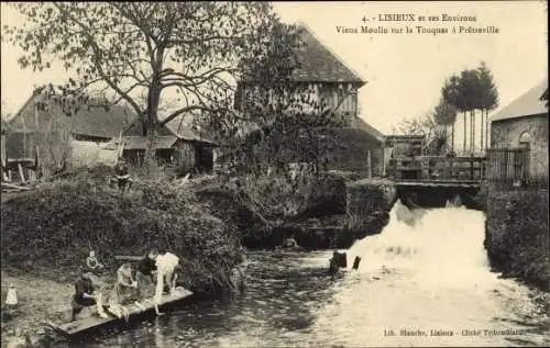 Ak Lisieux Calvados, vieux moulin sur la Touques à Prêtreville, laveuses