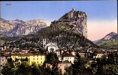 Ak Arco Trentino, Totalansicht der Ortschaft, Burgruine