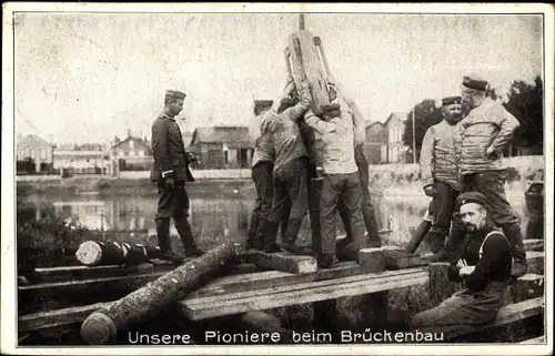 Ak Deutsche Soldaten, Kaiserreich, Piioniere beim Brückenbau