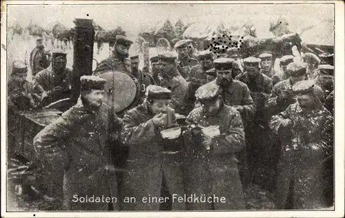Ak Deutsche Soldaten an einer Feldküche, I.WK, Gulaschkanone, Winter