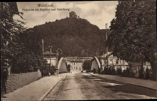 Ak Waldkirch im Breisgau, Elzbrücke, Bahnhof, Kastelburg