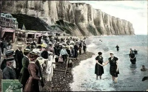 Ak Le Treport Seine Maritime, L'heure du bain