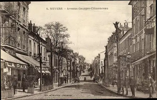 Ak Nevers Nièvre, Avenue Georges-Clemenceau