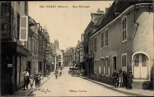 Ak Varzy Nievre, Rue Delangle