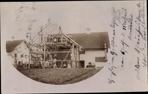 Foto Ak Oberdießen Unterdießen in Bayern, Anbau Scheune, Gerüst, Bauarbeiten