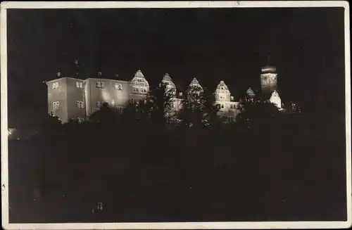 Foto Ak Greiz im Vogtland, beleuchtete Gebäude bei Nacht