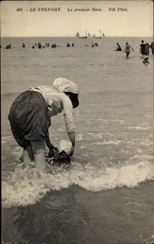 Ak Le Treport Seine Maritime, Le premier Bain