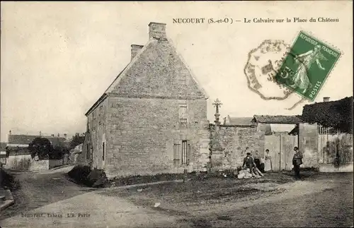 Ak Nucourt Val-d’Oise, Le Calvaire sur la Place du Chateau