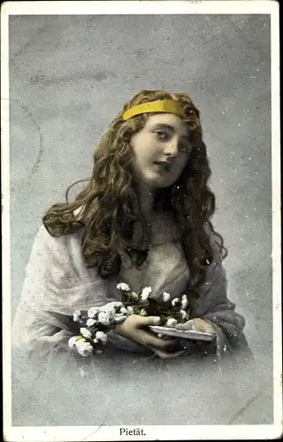 Ak Frau, Blumen, Allegorie Pietät