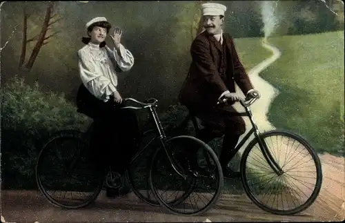 Ak Mann und Frau auf Fahrrädern