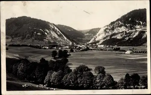 Ak Fleurier Val de Travers Kanton Neuenburg, Fernblick zum Ort