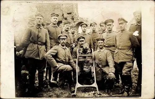 Foto Ak Deutsche Soldaten, Kaiserreich, Maschinengewehr, Gruppenbild