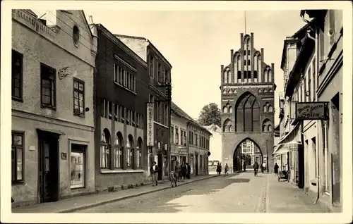 Ak Teterow in Mecklenburg, Rostocker Tor, Friseur, HO Gaststätte