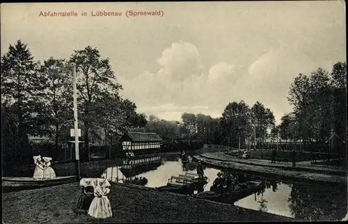 Ak Lübbenau im Spreewald, Abfahrtstelle, Frauen in Tracht