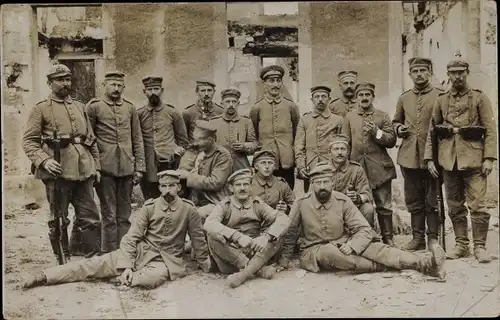 Foto Ak Deutsche Soldaten in Uniformen