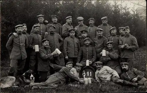 Foto Ak Lagerlechfeld Graben Schwaben, Deutsche Soldaten in Uniformen, Bierkrüge