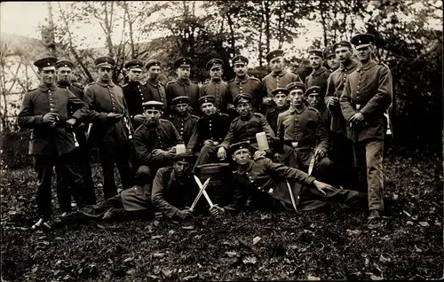 Foto Ak Deutsche Soldaten in Uniformen, Gruppenbild