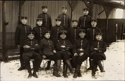 Foto Ak Deutsche Soldaten in Uniformen, Gruppenbild, Winter