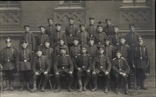 Foto Ak Deutsche Soldaten in Uniformen 1914