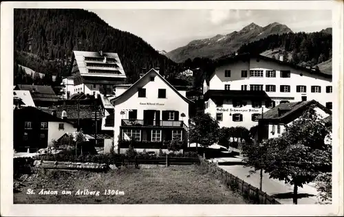 Ak Sankt Anton am Arlberg Tirol Österreich, Blick auf den Ort, Gasthof schwarzer Peter