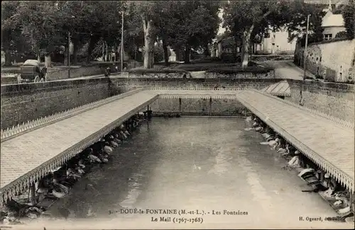 Ak Doué la Fontaine Maine et Loire, Les Fontaines, Le Mail