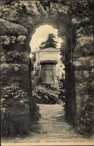 Ak Falaise environs Calvados, Entree du Tombeau de Marie Joly