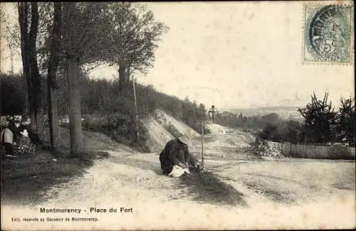 Ak Montmorency Val d’Oise, Place du Fort