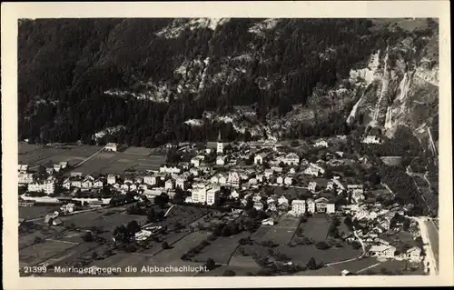 Ak Meiringen Kanton Bern Schweiz, Blick auf den Ort gegen die Alpbachschlucht