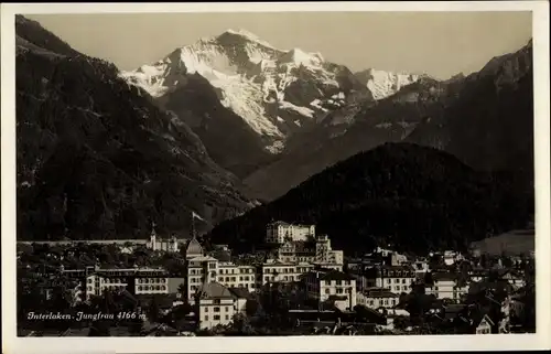 Ak Interlaken Kanton Bern Schweiz, Blick auf den Ort, Jungfrau