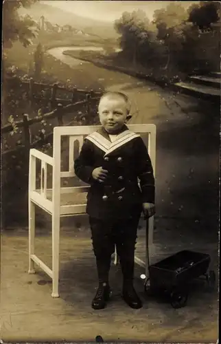 Foto Ak Junge im Matrosenanzug,  Portrait