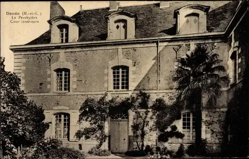 Ak Denée Maine et Loire, Le Presbytere, Cour Interieur