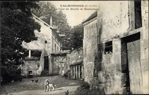 Ak Valmondois Val-d´Oise, La Cour du Moulin de Maubuisson