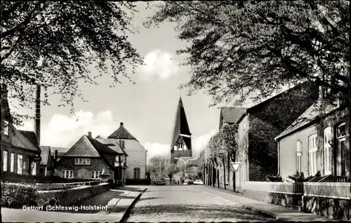 Ak Gettorf in Schleswig Holstein, Straßenpartie, Kirchturm