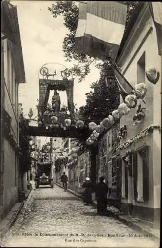 Ak Honfleur Calvados, Fetes du Couronnement de Notre Dame de Grace 1913, Rue des Capucins