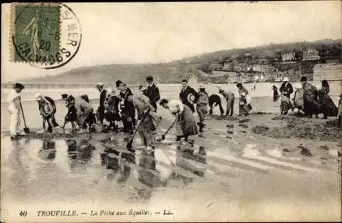 Ak Trouville Calvados, La Peche aux Equilles