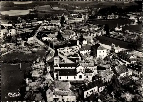 Ak Saint Leger sous Beuvray Saône et Loire, L'Eglise et le deux Places, Vue aerienne