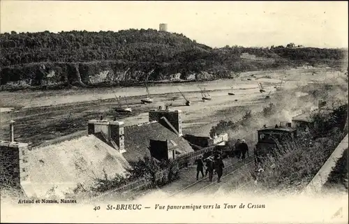 Ak Saint Brieuc Côtes d'Armor, Vue panoramique vers la Tour de Cessan, Dampflok