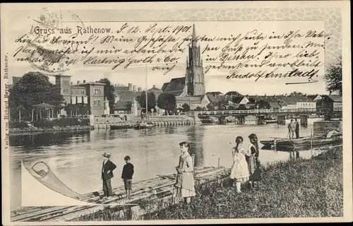 Ak Rathenow im Havelland, Blick auf den Ort, Kirche, Kinder, Floß