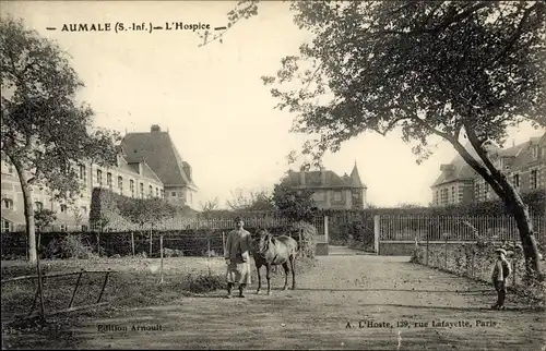 Ak Aumale Seine Maritime, L'Hospice