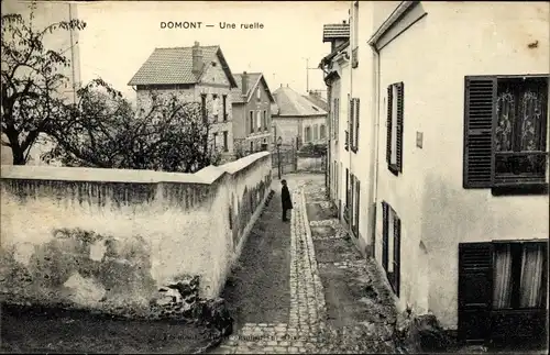 Ak Domont Val d'Oise, Une Ruelle