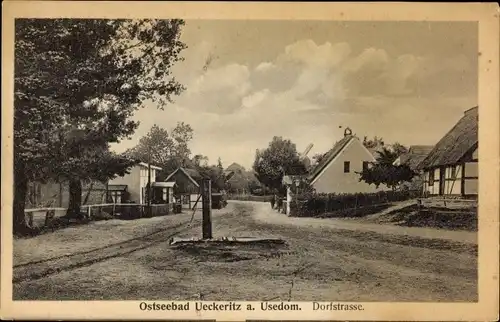 Ak Ostseebad Ückeritz auf Usedom, Dorfstraße, Pumpe