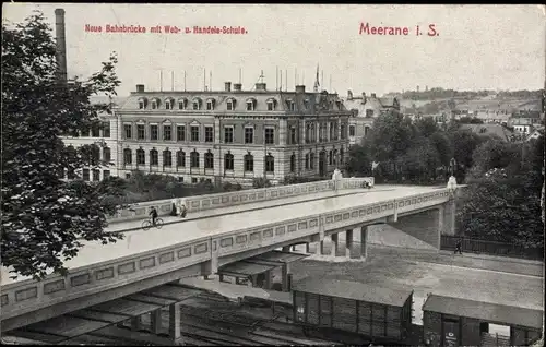 Ak Meerane in Sachsen, Neue Bahnbrücke mit Web- und Handelsschule